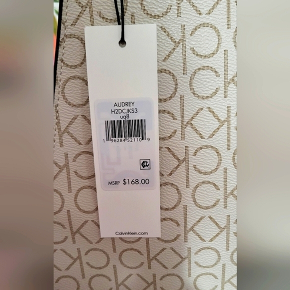 CALVIN KLEIN Audrey Hobo - Picture 6 of 7